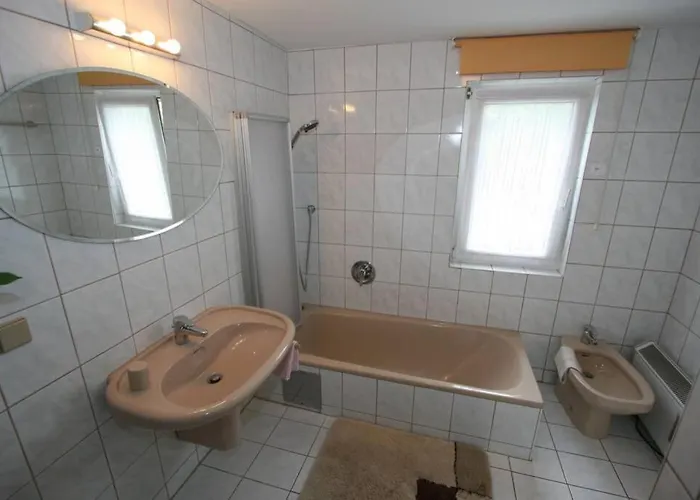 度假居 Lindwurm *